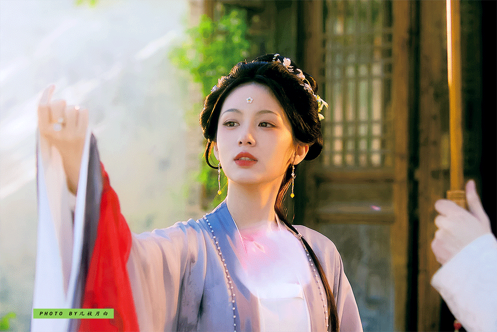 “春风无一事，花落自悠然。” 《一瓯春》🌷🪻💐🍃 