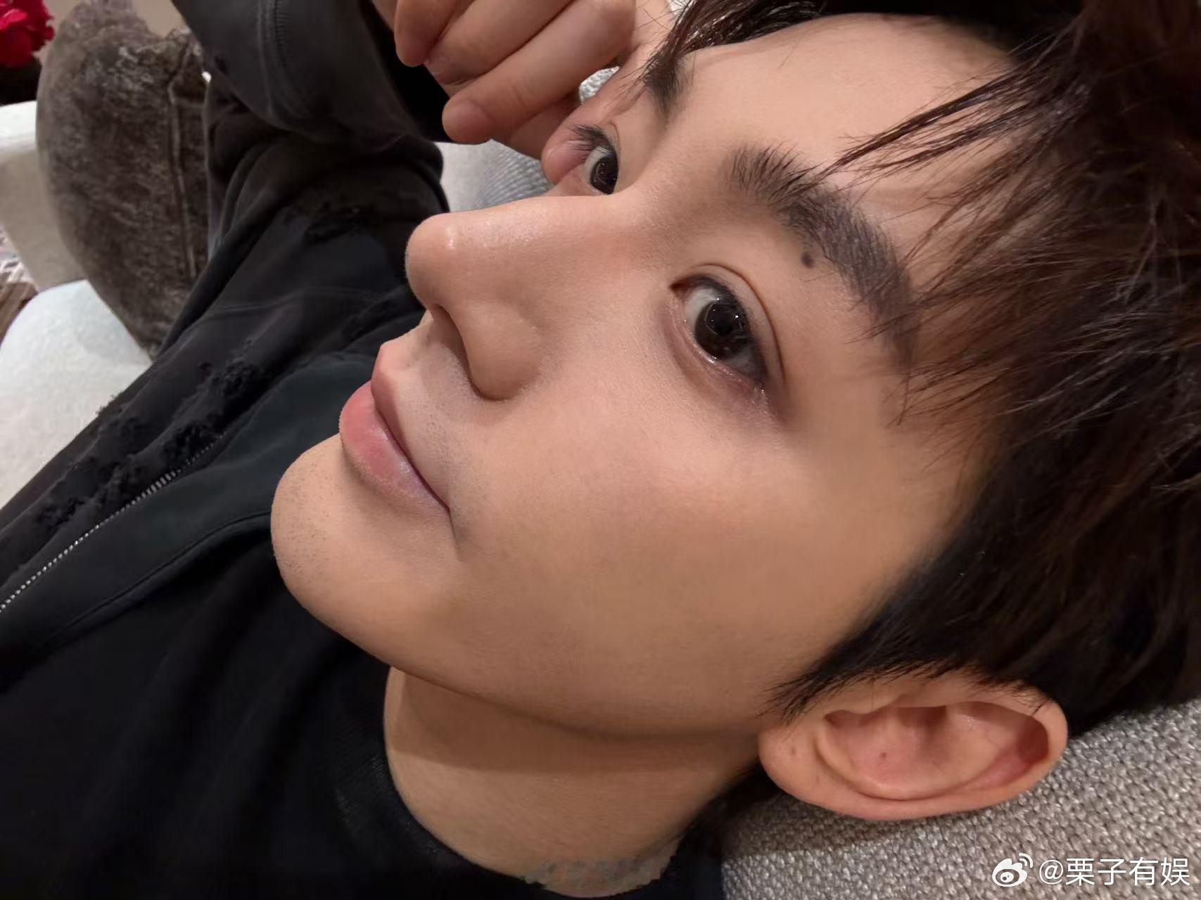 邓为晚安语音邓为怼脸自拍营业邓为怼脸自拍营业，还有晚安语音。