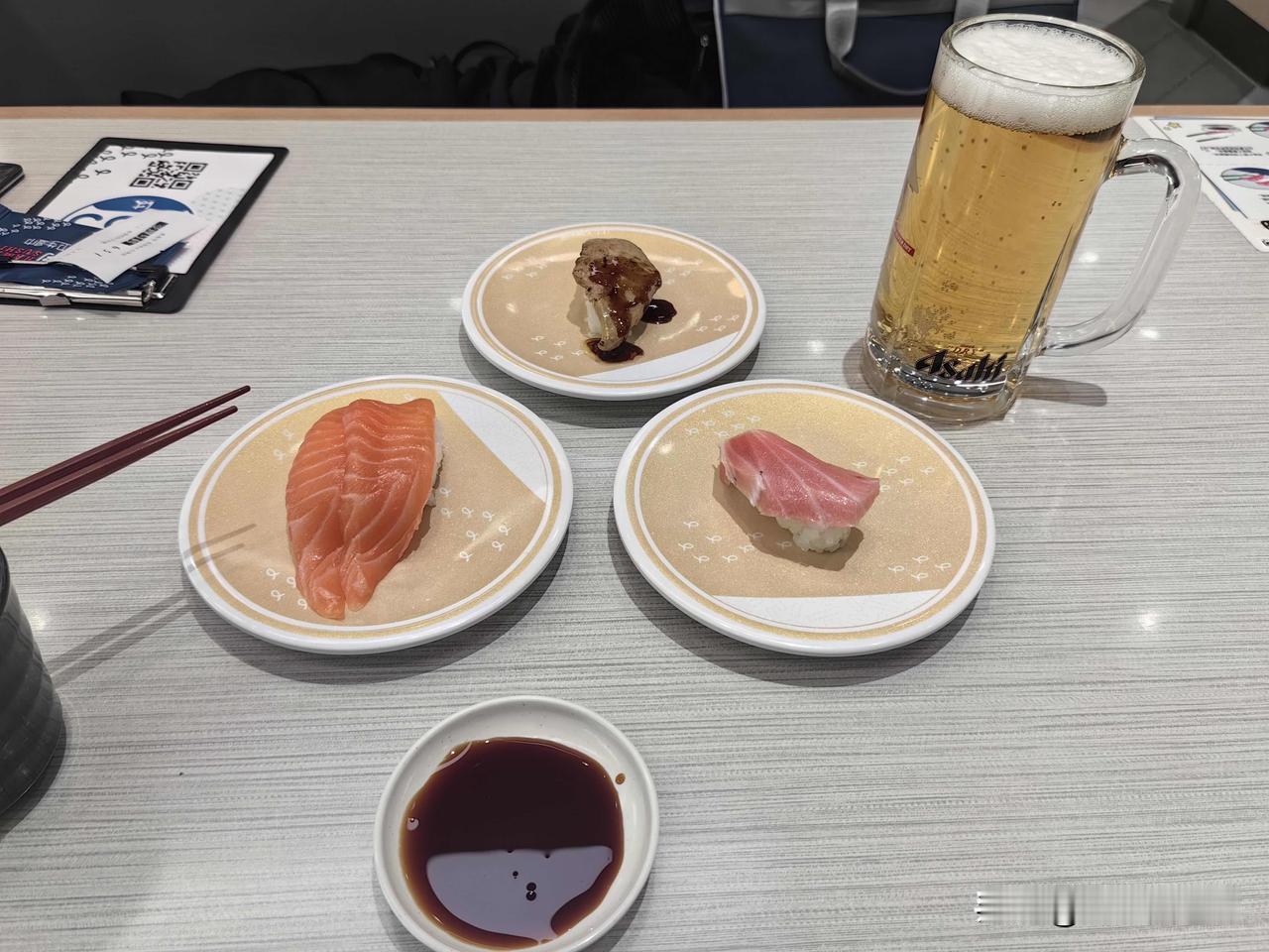 大家都累，集体过劳的时代
散会下班后，情绪有些低沉。尽管我知道时间已经比较晚了，