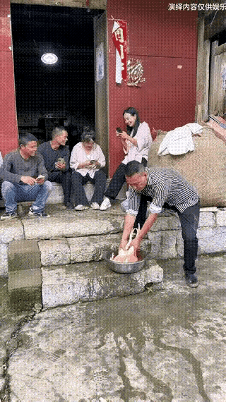这活儿，谁爱干谁干！”上门女婿忍无可忍，终于爆发了！

上门女婿一个人忙前忙后，