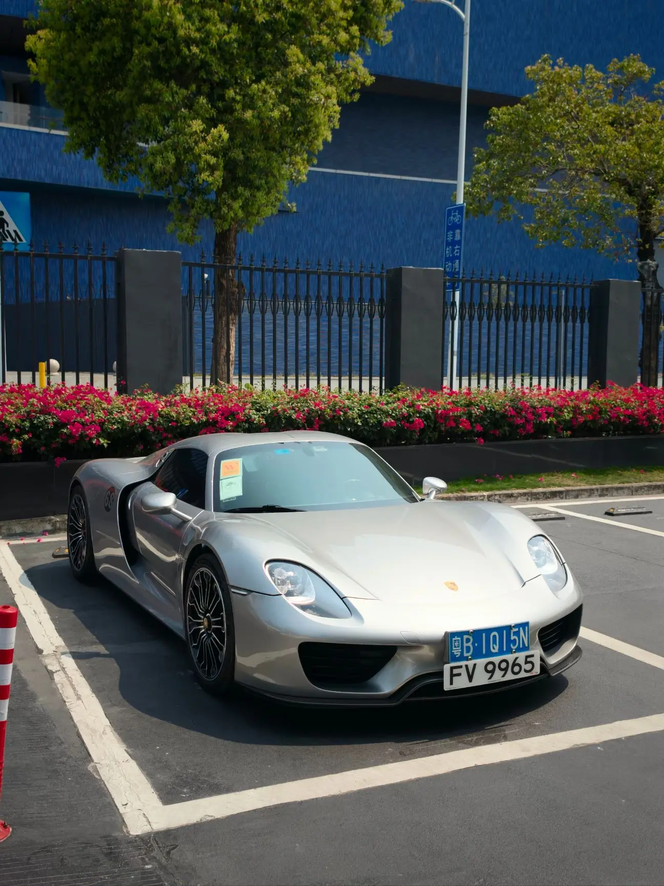 保时捷918spyder “十年前的设计，到现在依旧耐看！”