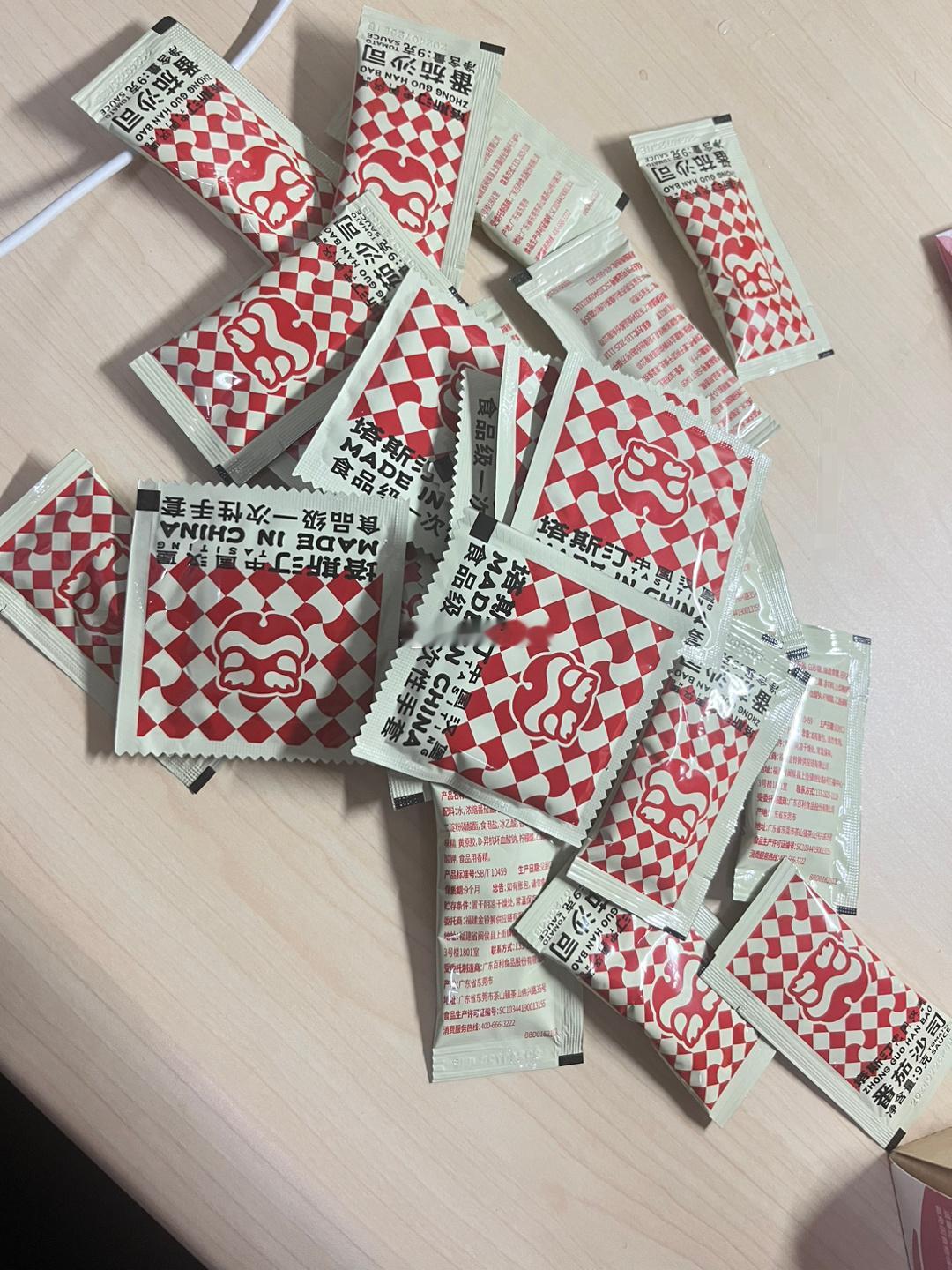 塔斯汀啥意思啊，我备注多给几包番茄酱结果一下给我这么多[哆啦A梦害怕][哆啦A梦