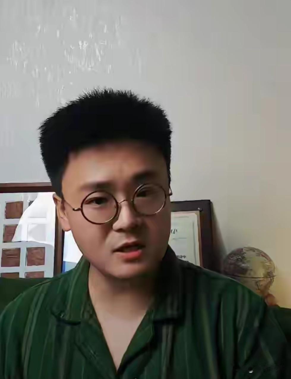 他太刚太直，一点都不圆滑不通融，不会喊哥哥姐姐叔叔阿姨，根本不适合做直播带货，且