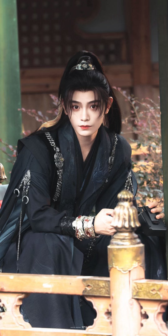 侯明昊 丁禹兮 丁禹兮做演员有大爆角色， 做歌手也有大出圈的消散对白，刚结束的成