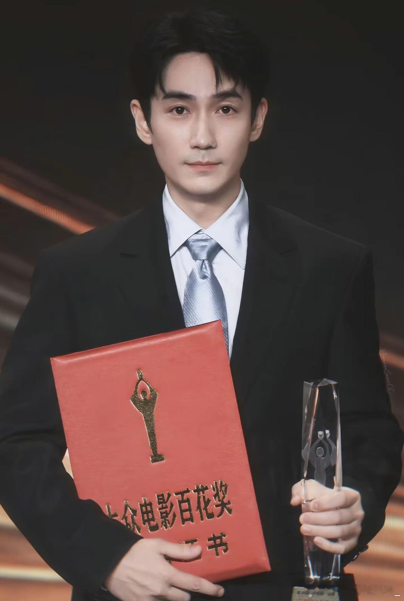 朱一龙鼻子怎么了这是伤到了吗 