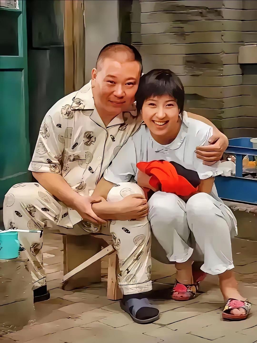 闫学晶年初因为口无遮拦，一番“哭穷凡尔赛”引起很大争议。
​    ​闫学晶早年