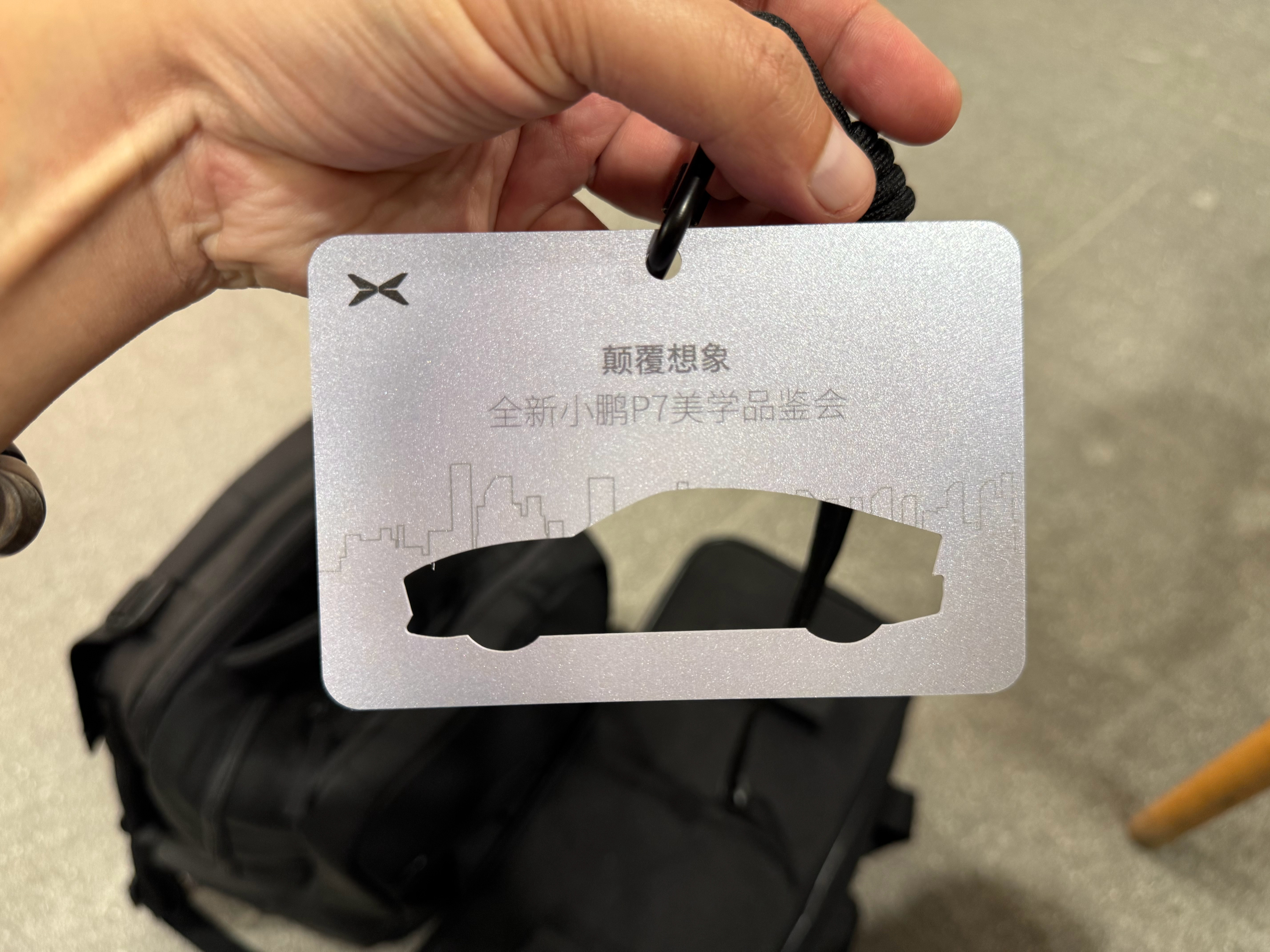 记得五年前，第一代小鹏 P7 出来的时候，我第一感受是“哇”，这么帅。五年后，全