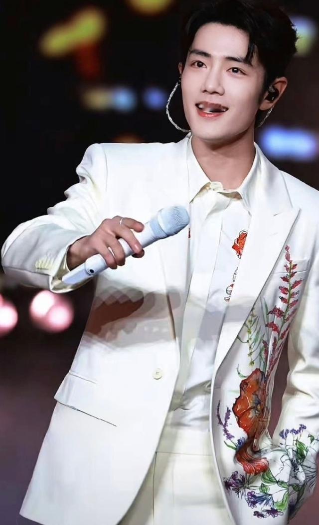 肖战录制北京卫视春晚！
跨年晚会在东方卫视，春节晚会在北京卫视，京圈沪圈俩手抓，