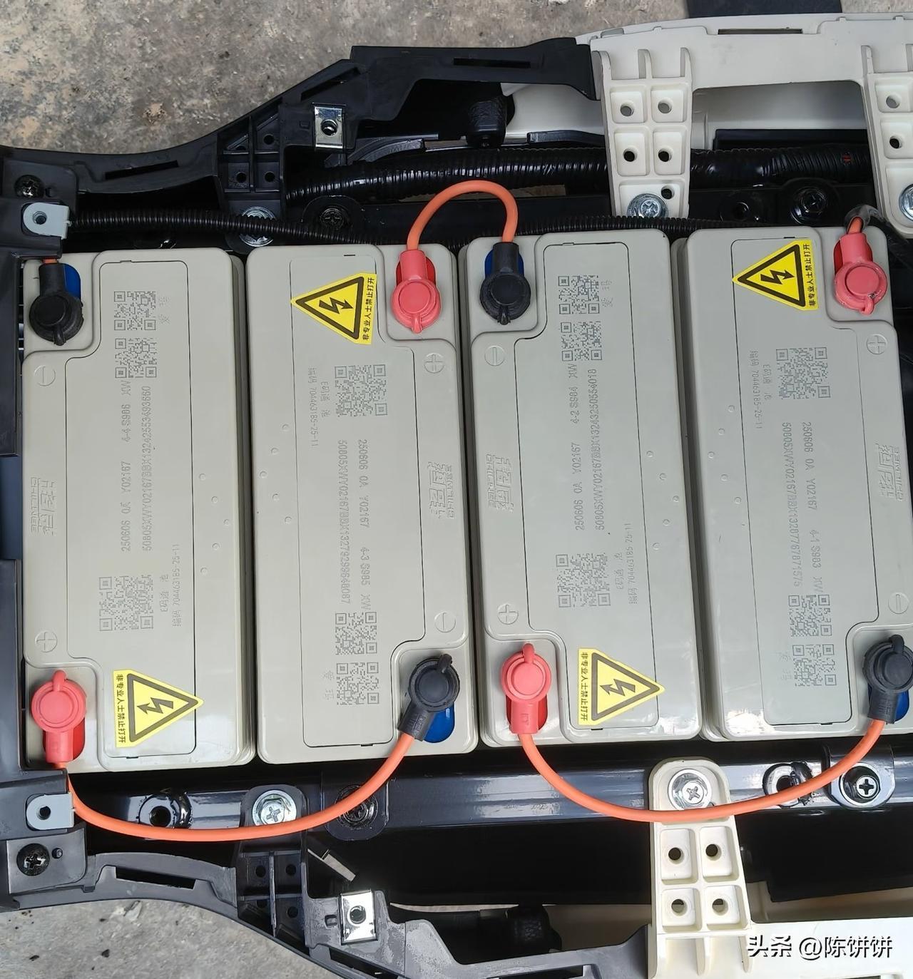 怎样分辨电动车电池是全新还是翻新？其实很简单，翻新电池就认准电池编码的最后一位字