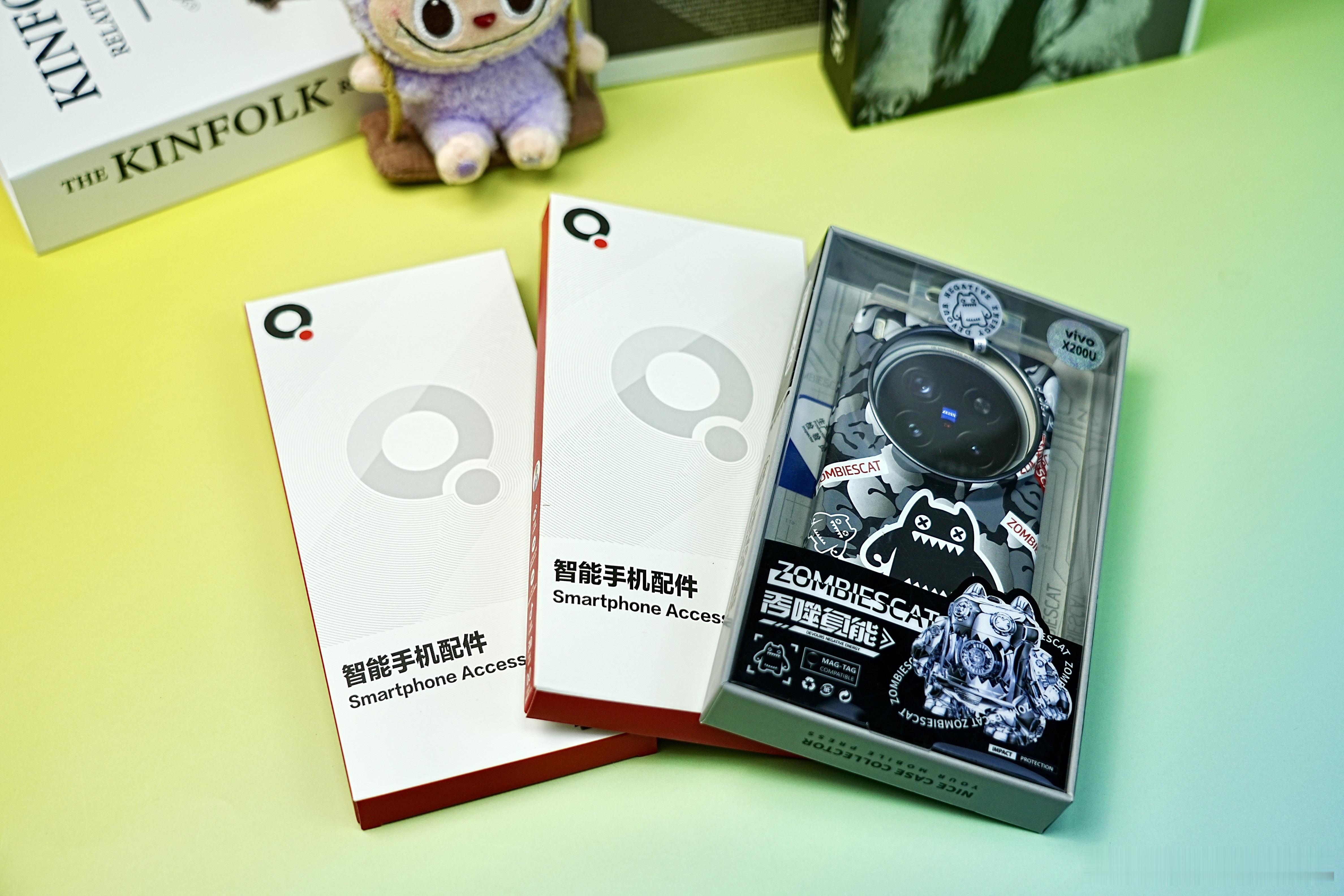 又给我的X200 Ultra穿新衣了，三个磁吸壳都很漂亮，有魔鬼猫超酷联名系列，