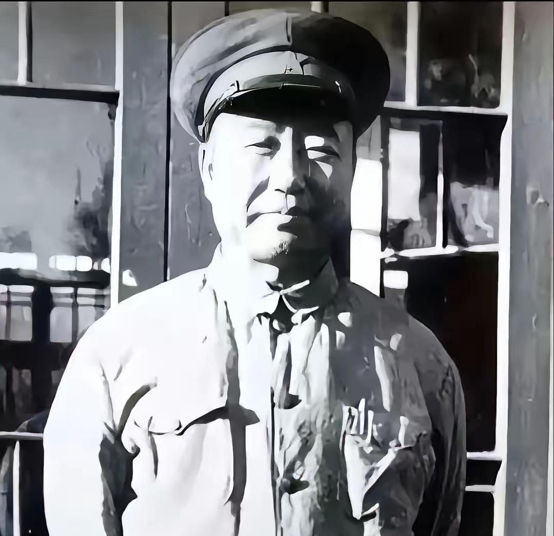 董其武起义时他的长子董济民还在重庆，后来董济民就被毛人凤下令逮捕并被押送到了台湾