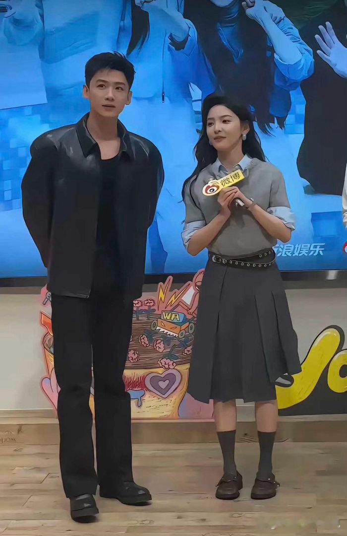 果然离开了滤镜，瞬间觉得白敬亭也不帅了，章若楠也不美了 