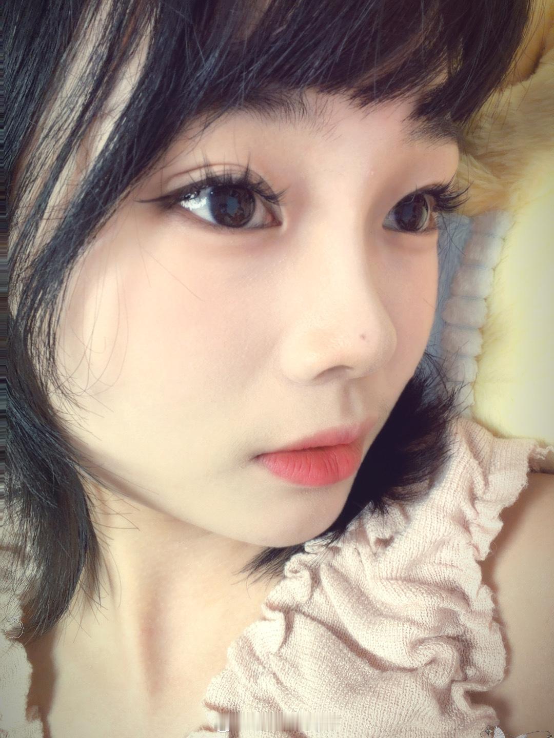 我的法令纹可以夹死苍蝇 