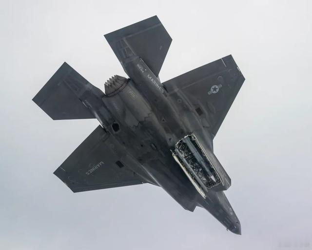来自美国海军陆战队VX-23试验中队的F-35B战斗机成功完成了欧洲MBDA“流