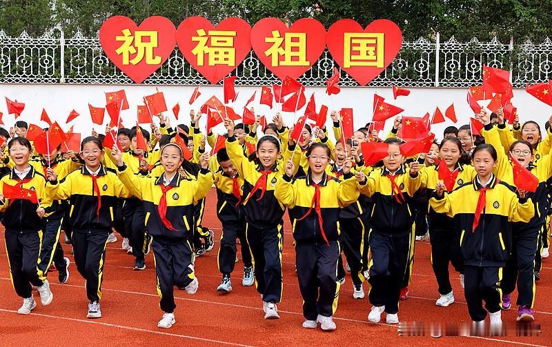 《祝福祖国》为何突然爆火？童声一开口，答案全在耳朵里

最近《祝福祖国》又火了。