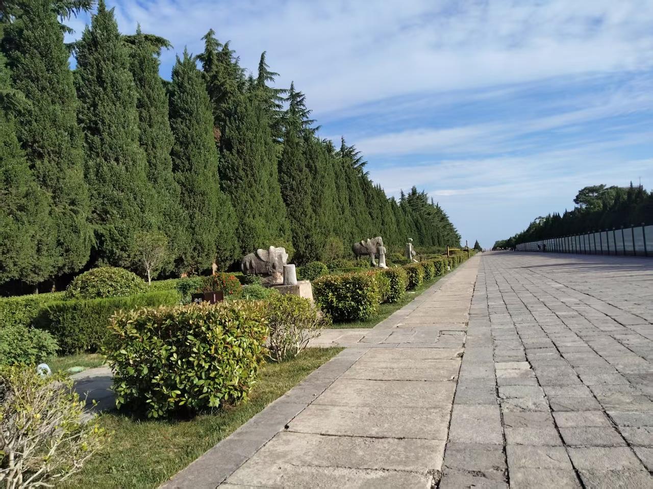 清末明明有那么多汉奸，吴三桂为什么被骂得最惨:

清庭:           南