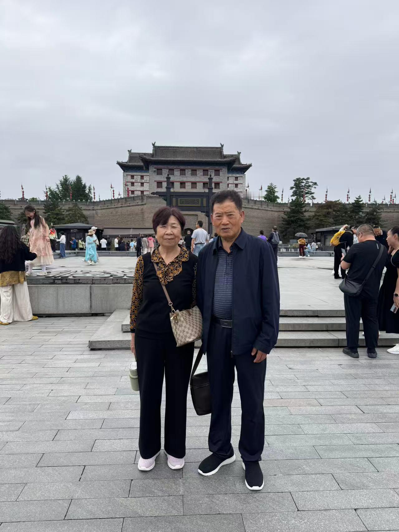 三代同游古城西安 书香相伴喜乐悠长
5月28日，我们一家三代齐聚西安，开启充实又
