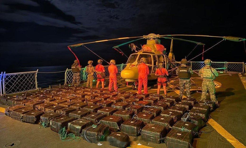 墨西哥海军继续打击毒品走私，昨晚又在瓦哈卡海岸附近查获了一批近3吨重的可卡因。 