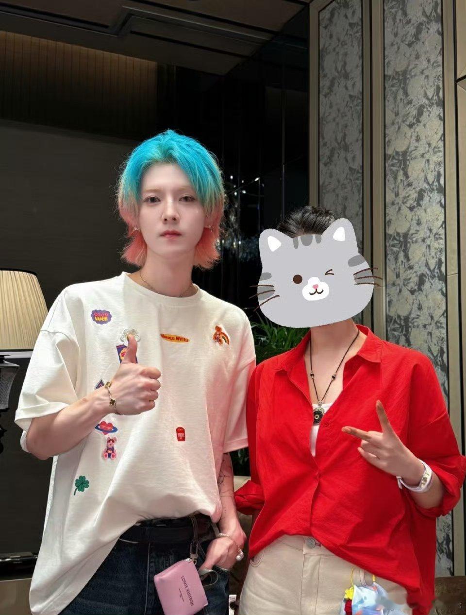 这也太幸福了吧！！！火力全开+扫腿舞+鹿晗让小高一起星奇摇，好养眼啊！ ​​​