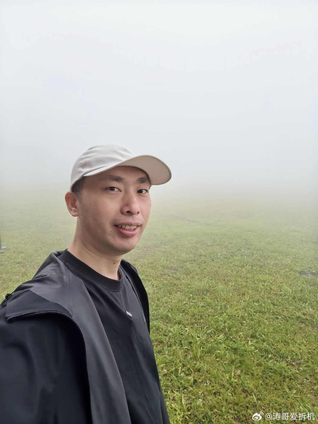 河北竟然还有如此梦幻的地方，大雾伸手不见五指，在山里吃个饭，仿佛绿野仙踪，难得的