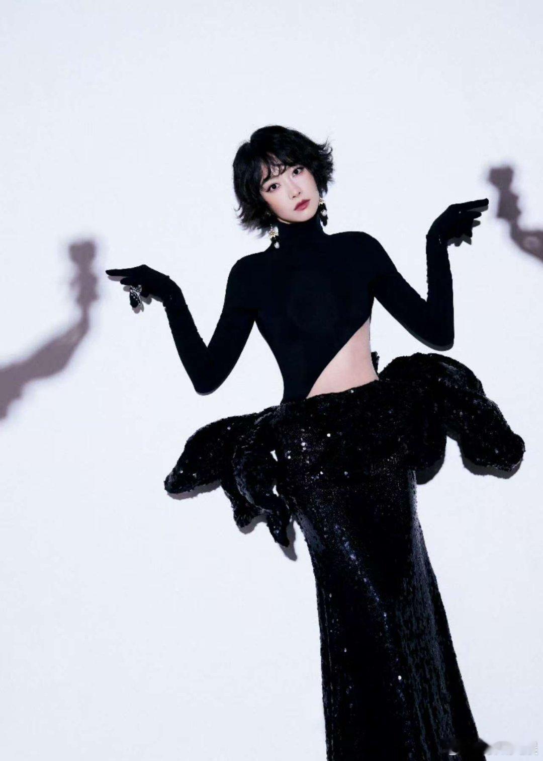 宋茜鬼马酷姐宋茜黑天鹅长裙宋茜黑天鹅长裙，鬼马酷姐， 