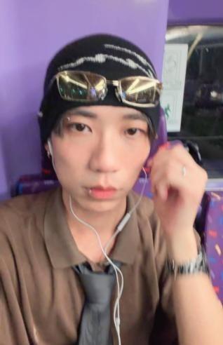 在社交平台上曾刷到香港民众的发文，他曾称：“大陆人惹人讨厌，并不是没有原因的。”