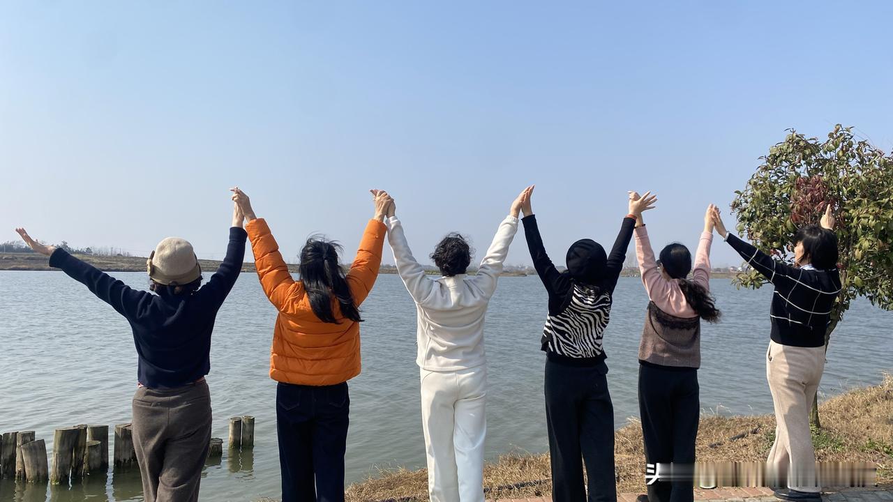 看看我家的小棉袄是不是好暖心啊？

我昨天收到初中同学（发小）聚会邀请函，一下子