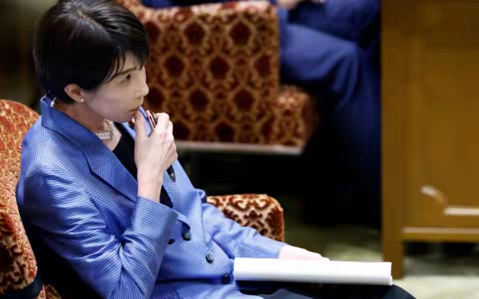 一月三批！高市早苗嘴硬涉台，日本2.2万亿经济账亏到肉疼
 
不到一个月，日本首