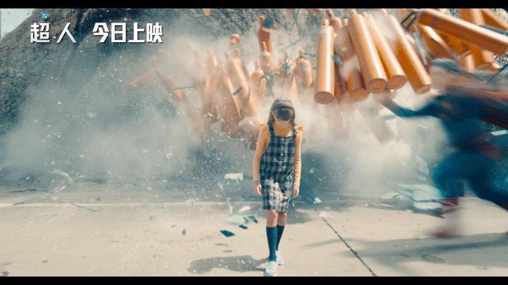 超人今日上映这个超人太全面了 卢瑟可以挑衅超人，但面对小氪可就不敢得瑟了，超人太