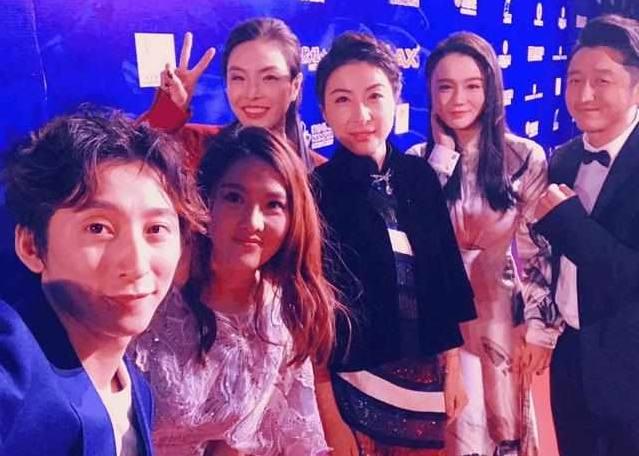 几位奥运冠军同框：郭晶晶鲜衣盛装，气质闪闪发光；吴敏霞青丝如墨，樱唇榴齿；林跃龙