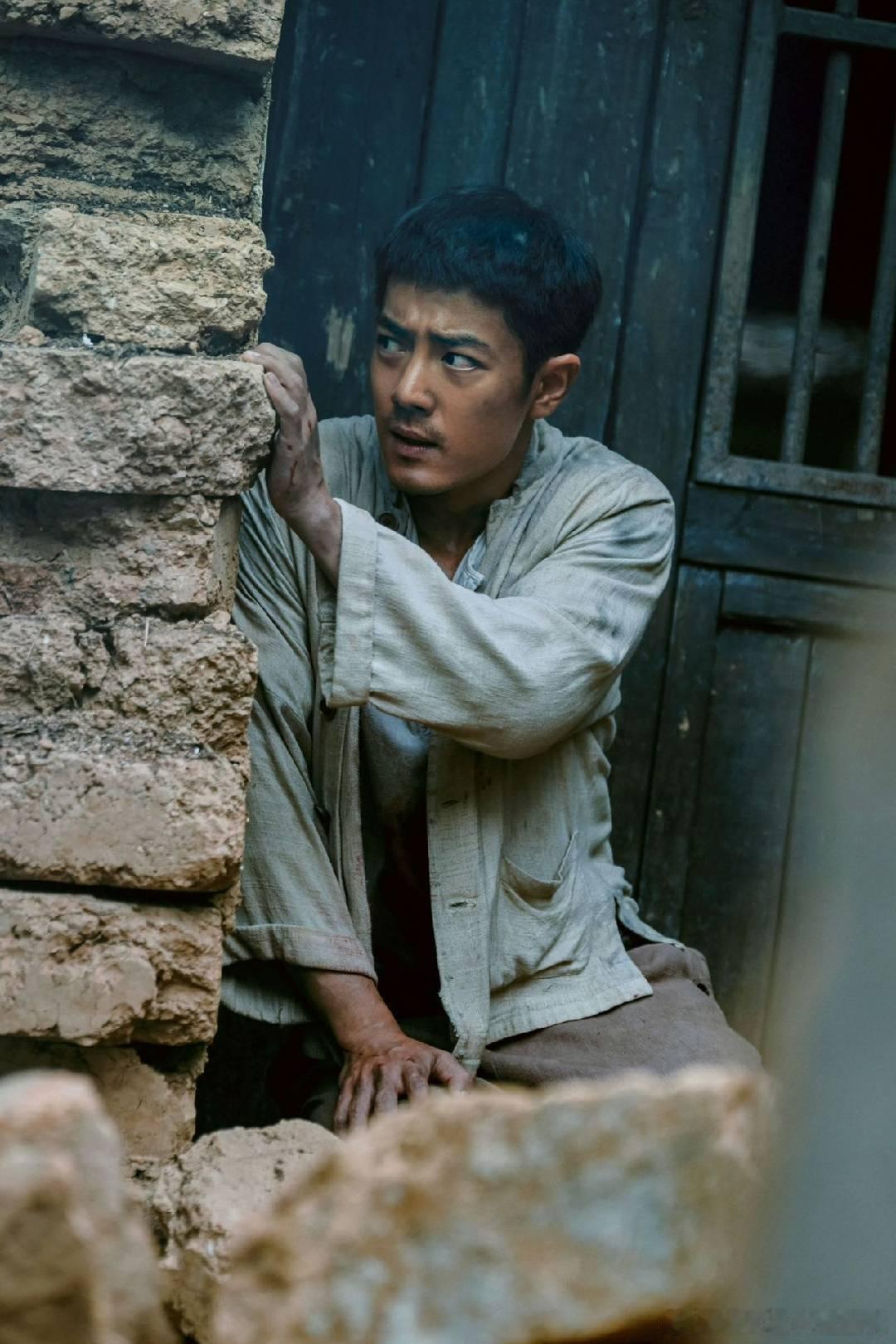 看入迷忘记这原来是肖战看到莫得闲那个角色时彻底忘了演员是肖战。他手抖着却死死攥紧