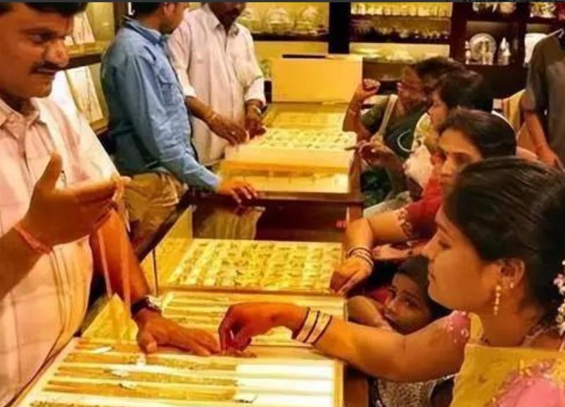 印度想把自己存在美国的黄金运回家，美国不让。可另一边，中国却用聪明的办法，把黄金