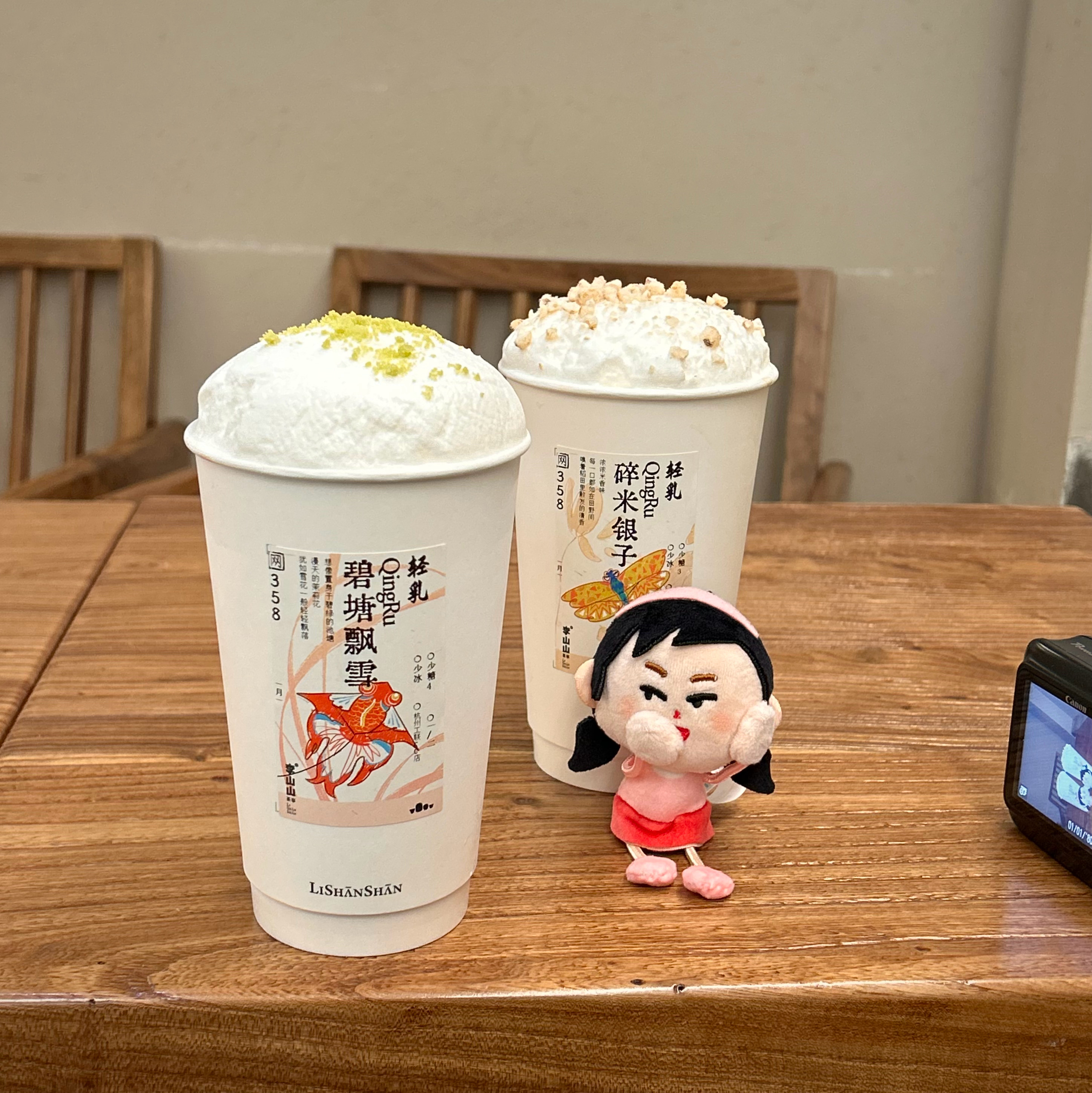 闺担心我把奶盖喝完 捎上吸管去厕所了🙏🏻 