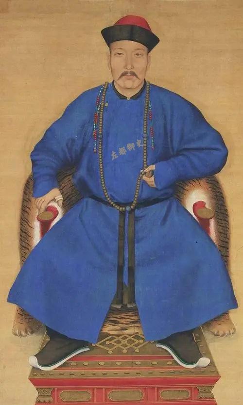 阿巴泰干啥啥行，就是吃了出身的亏，要不然弄个铁帽子王应该手到擒来。
努尔哈赤那么