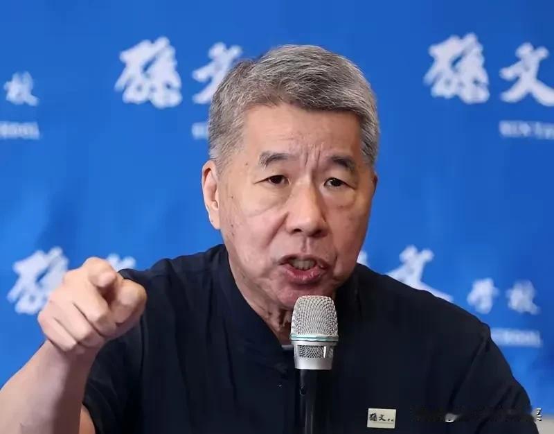 张亚中说不同意郑丽文做国民党党主席，因为她不懂历史，多变等等，但我要说，张亚中更