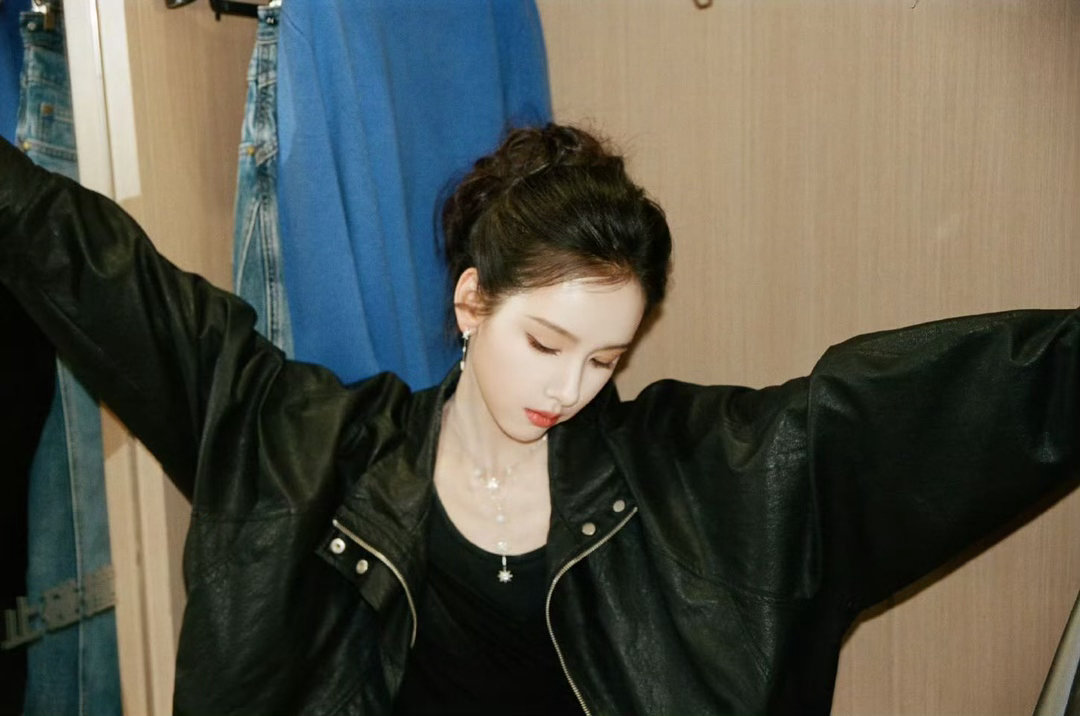 陈都灵一次肘击舞换来终身内向陈都灵曝跳肘击舞后被剧组贴脸开大  这才是真正的欢乐