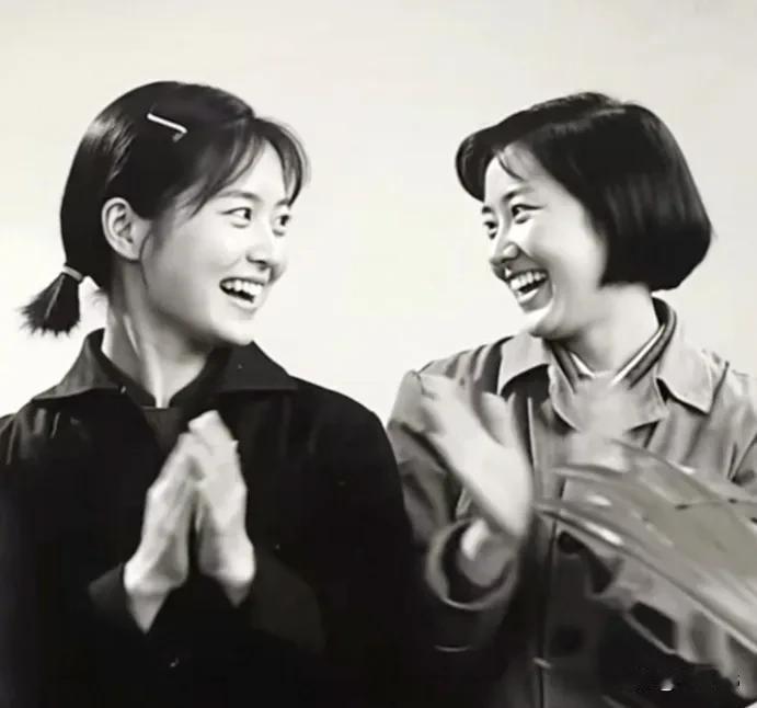 李秀明 张金玲 张瑜在上影
给点阳光就灿烂
可能她们自己也想不到，没过几年三人都