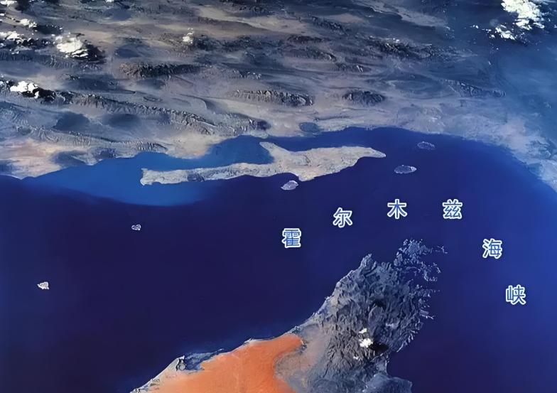 伊朗开始靠打仗赚钱了，想过霍尔姆斯海峡，200万美元一艘船过路费，据说有九个国家