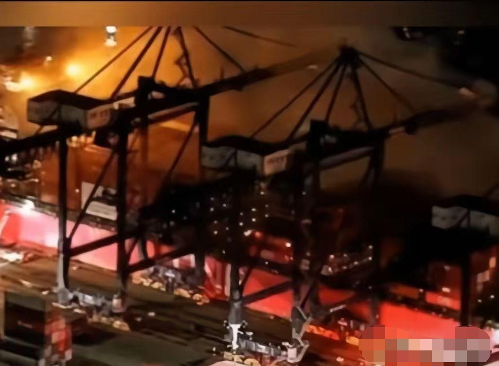 快报！
就在今天凌晨，日本的船在美国爆炸了。
​​1月7日凌晨，一艘从日本东京到