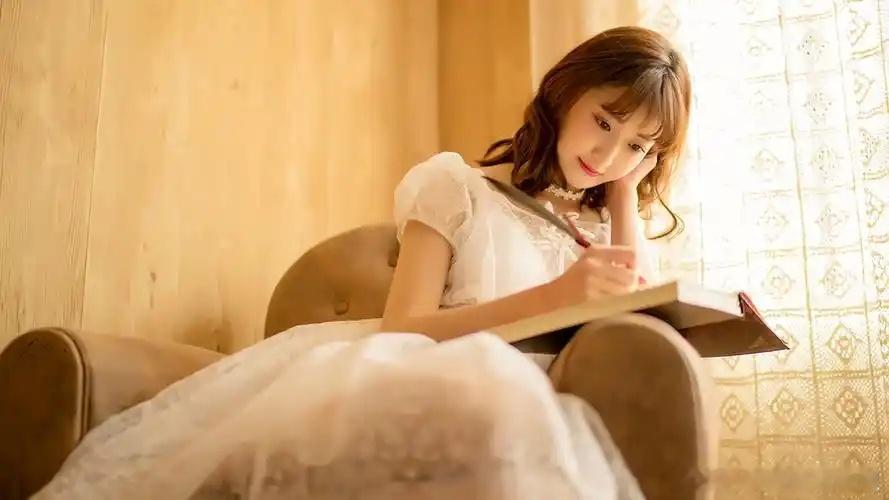 火命土龙之命的人和火命的人最配，例如炉中火命。他们的个性表现得活泼又外向，乐于助