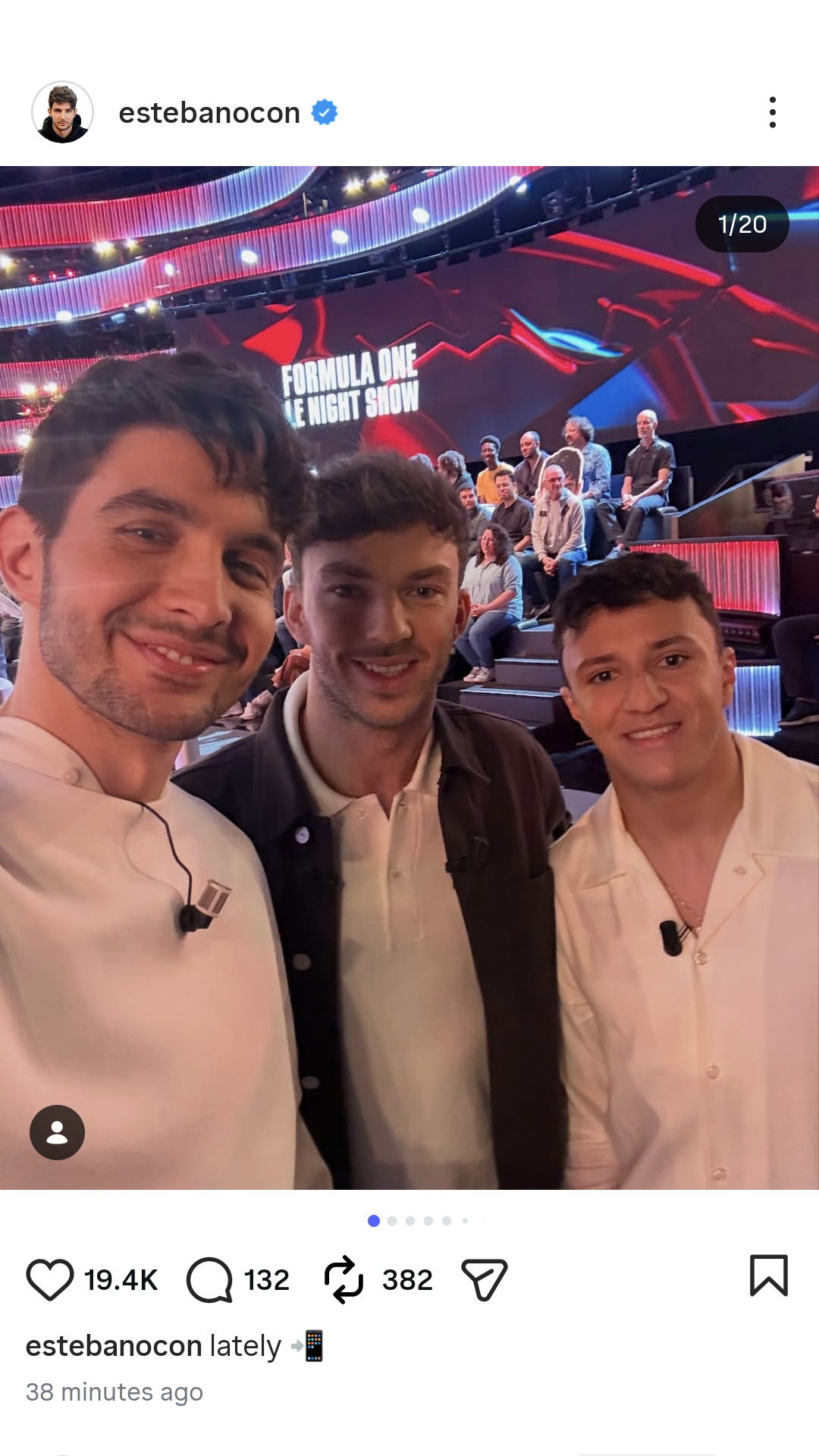 他甚至还把和🍐的合照放第一个 