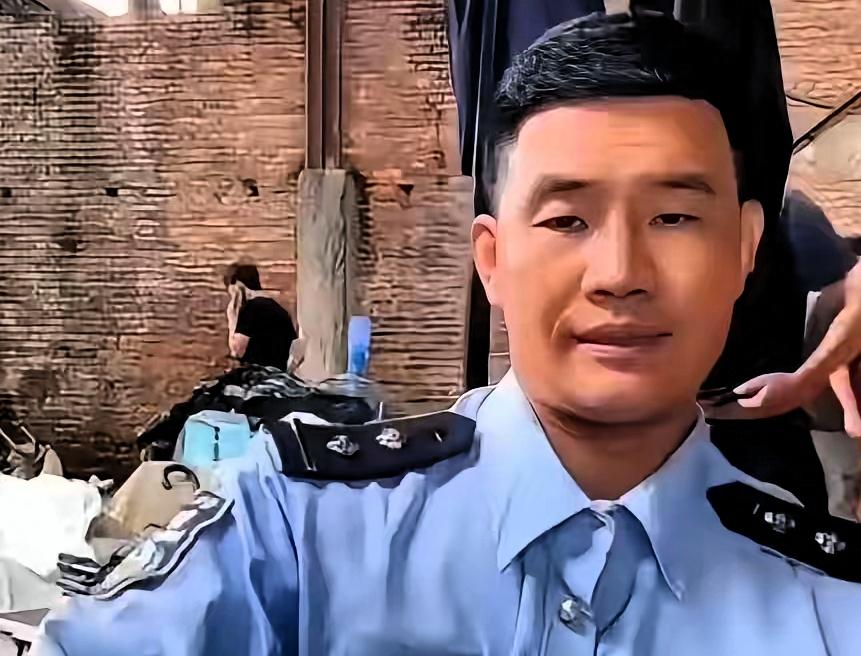 嘎子哥这次可真栽了，穿警服直播这事儿，直接进去七天，谁也没想到啊。
这下好了，估