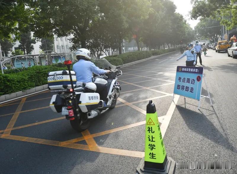 杭州试点取消中考分流，这消息一出，家长们的教育焦虑估计能缓解不少。以往中考分流，