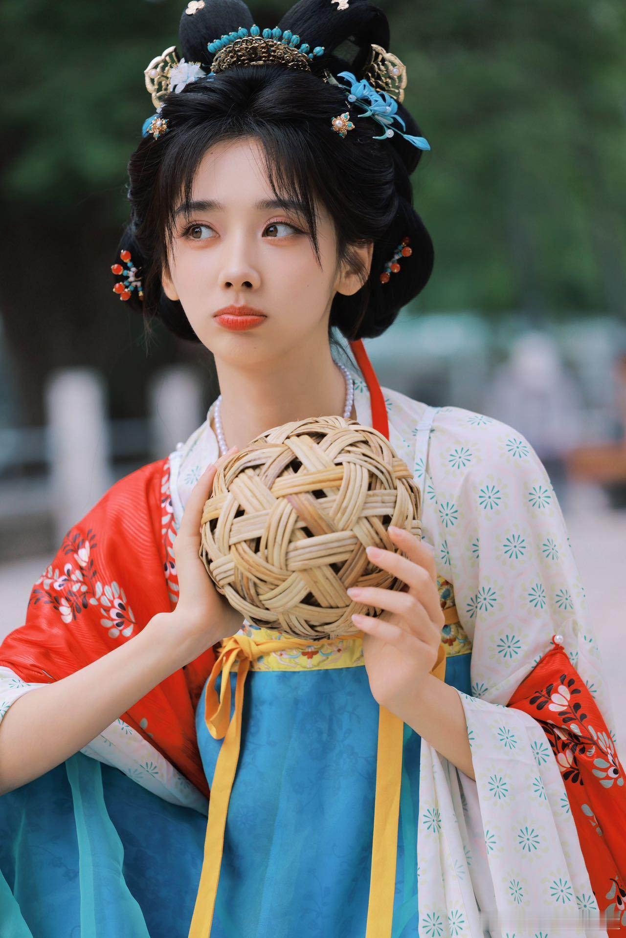 王影璐不要这么直勾勾看我原来王影璐也是钓系来的咱们就是说一身汉服我小说里面富贵人