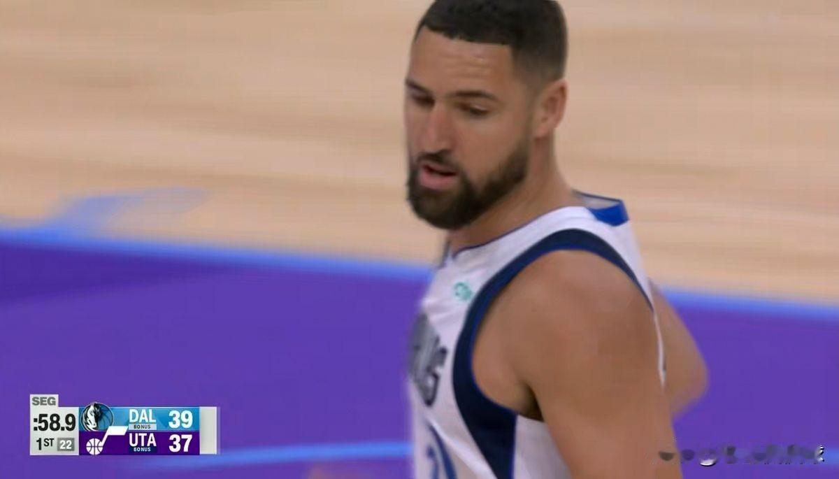 克莱首节替补5分钟，出手一次，3分。
连个战术都不给画了。
独行侠客场打爵士，克