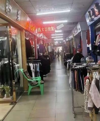 为什么唯独在我们中国，电商彻底干趴了实体店？这么说吧，同样的东西，网上卖300，