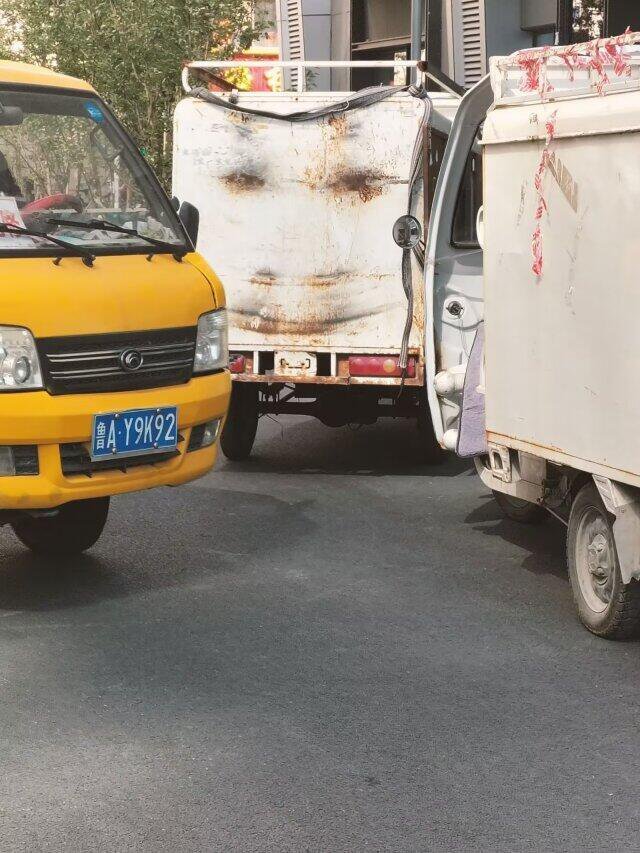长出表情包的三轮车 ​​​