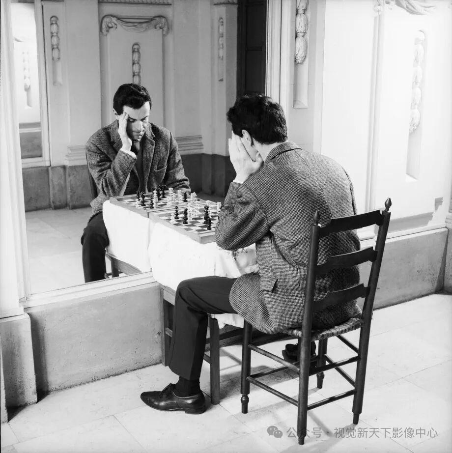 决定性的瞬间 
法国摄影师René Maltête