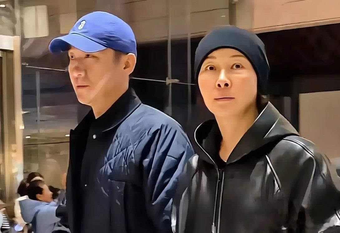 黄志忠跟柯蓝大概率是不会分开的，原因很简单，我闺蜜前两天在北京天桥那儿碰见他们了