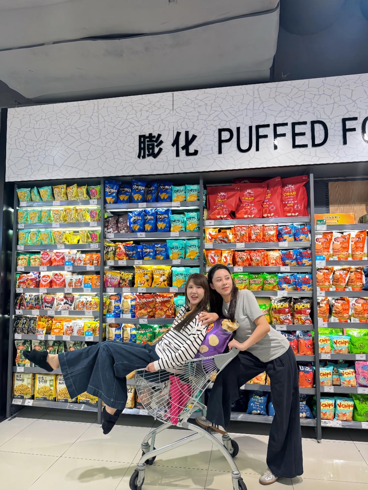 幸福不是什么都拥有，而是你想要的恰好在身边，普通的人，普通的生活，不期望要多么轰